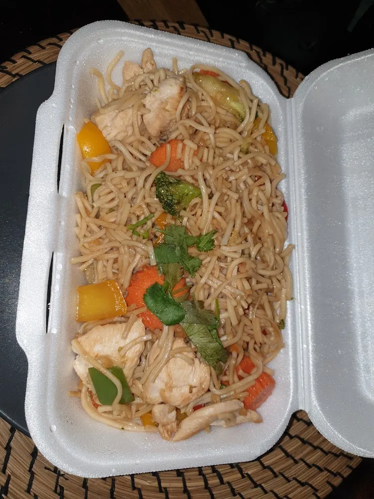 Nouilles Sautées Au Poulet